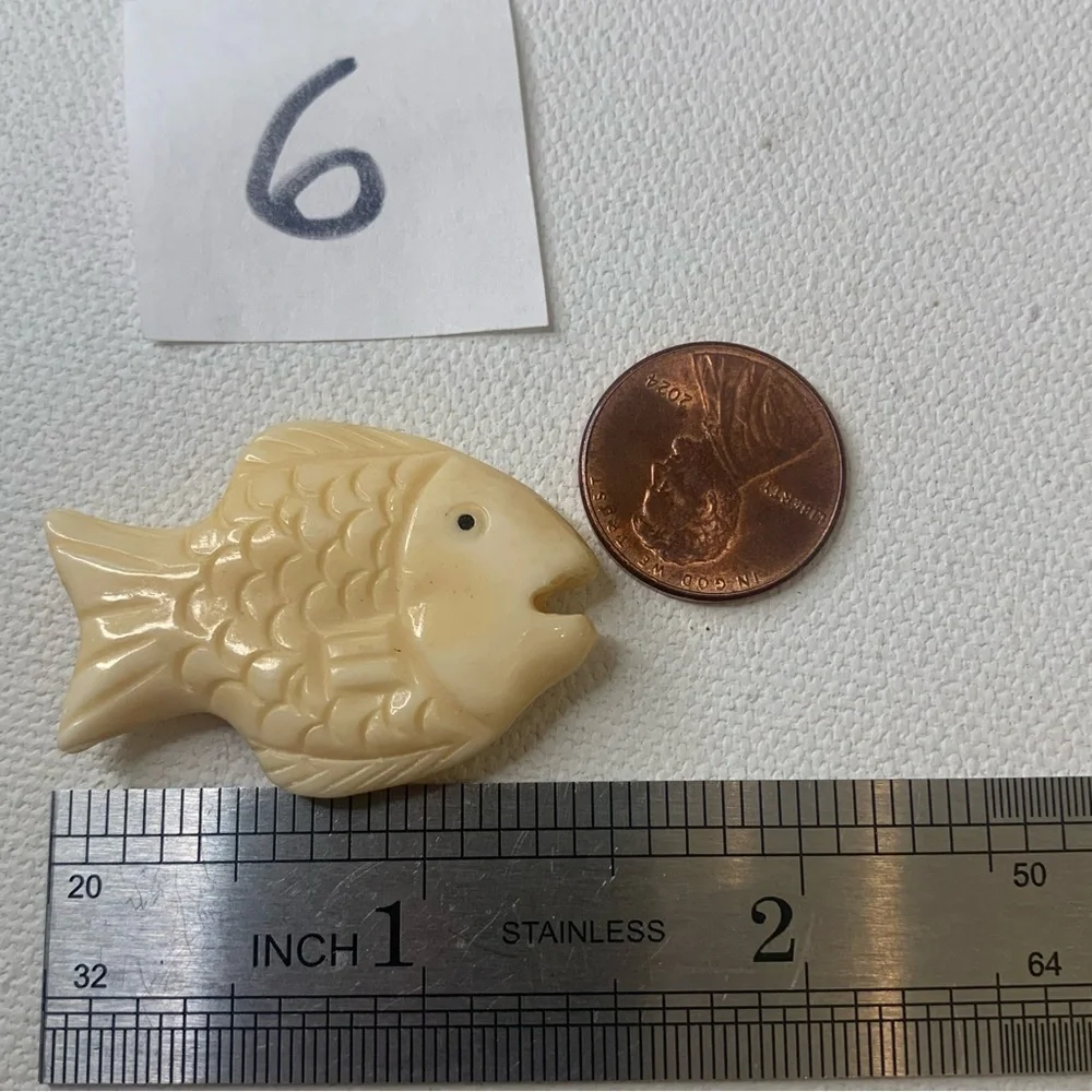 Vintage Natural Bone Carved Fish Fetish Bead Drilled Swimming Tropical Fish 1.5